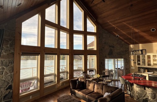 Novar Cottage | Luxury Lakeview Dream Cottage with Hot Tub