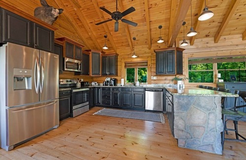 Aquashicola Cabin | Luxury Lakeview Log Cabin w/Hot Tub, Firepit & 3 Decks