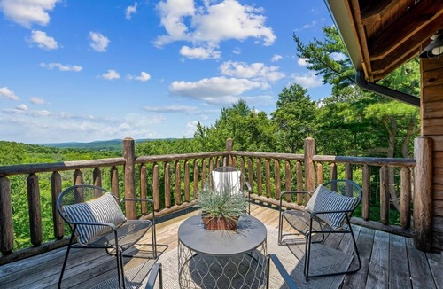 Aquashicola Cabin | Luxury Lakeview Log Cabin w/Hot Tub, Firepit & 3 Decks