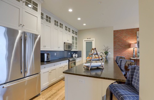 Lancaster Condo | Luxury Lancaster Downtown Condo - 3 blocks from Central Market!