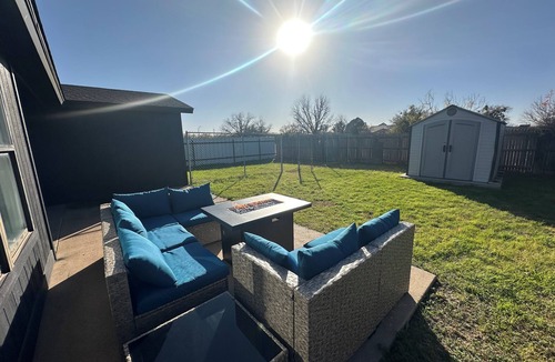 San Angelo House | Luxury Lane: Pet & Family Haven Near ASU & GF Base - Stock Show 7 mi - No Stairs