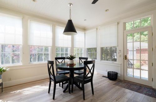Old Irving Park House | Luxury Large Home - Family Home - Big Fenced Yard