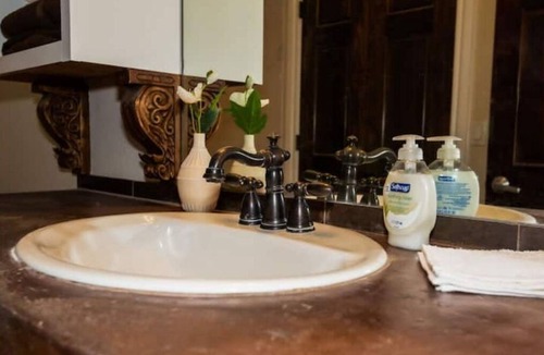 Lawton House | Luxury Lawton Guesthouse on Lake