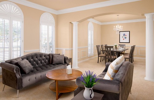 Falcon Point House | Luxury Leisure Spacious/Pool/Golf Course/Central