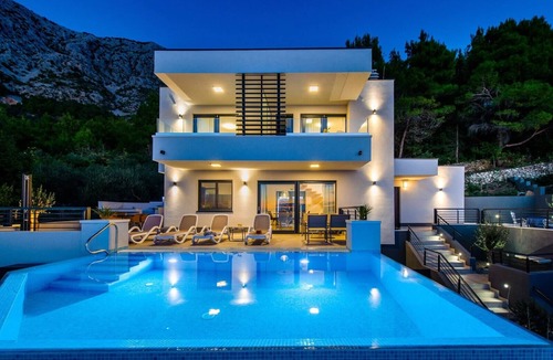 Zivogosce Villa | Luxury Leona villa near Makarska, heated pool
