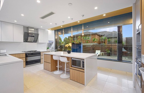 Putney House | ★Luxury Lifestyle ★ Pool ★WaterView ★ Convenient location★