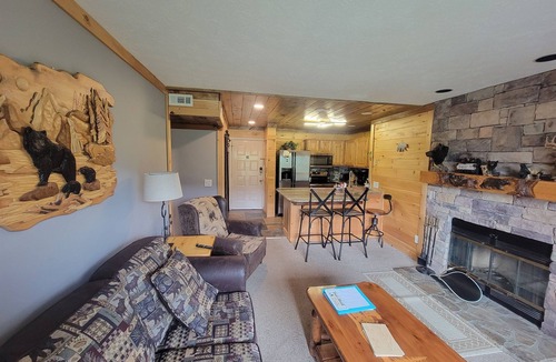 Gatlinburg Condo | Luxury living Amazing Mtn Views! indoor pool & spa