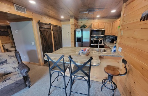 Gatlinburg Condo | Luxury living Amazing Mtn Views! indoor pool & spa