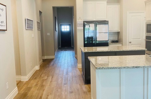 Rose Hill House | Luxury Living, Budget-Friendly Price – Book Your Stay Today! Quaint and Quiet.