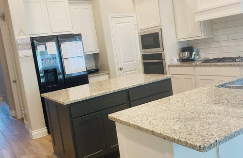 Rose Hill House | Luxury Living, Budget-Friendly Price – Book Your Stay Today! Quaint and Quiet.