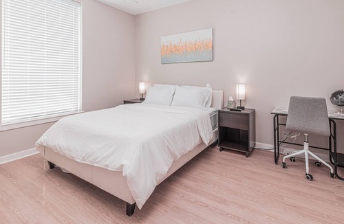Alexandria West Apartment | Luxury Living | DC | Free-Parking