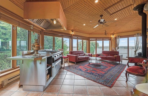 Ottawa Division House | Luxury living! Ideal for your vacation or short term rental rental