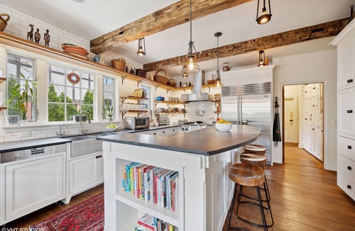 Evanston House | Luxury living in prime location