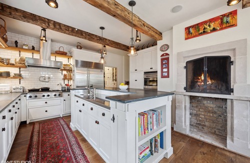 Evanston House | Luxury living in prime location