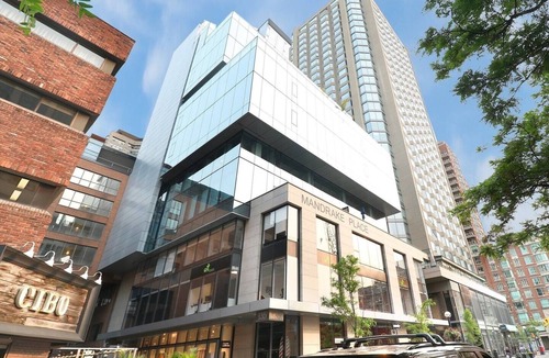 Midtown Toronto Apartment | Luxury Living in Yorkville Toronto