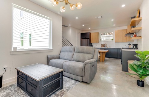 Rosewood House | Luxury Living Minutes From Downtown!