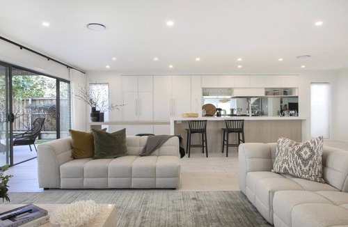 Merewether House | Luxury Living only 100M from Merewether Beach