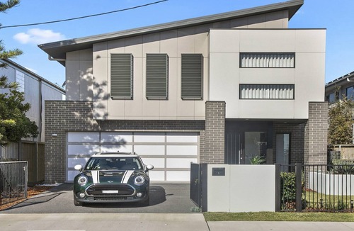 Merewether House | Luxury Living only 100M from Merewether Beach