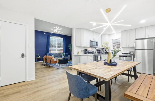 Midlothian House | Luxury Living w/Backyard Pool Oasis (5-BD/3-BA)