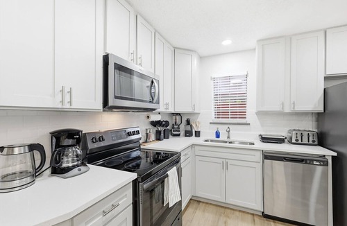 Midlothian House | Luxury Living w/Backyard Pool Oasis (5-BD/3-BA)
