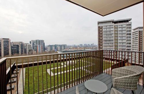 Paddington Apartment | Luxury Living with City Views with Pool and Gym AC