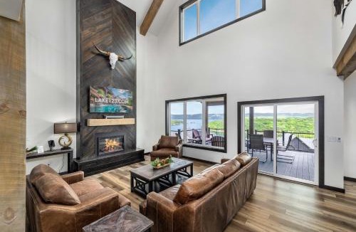 Kimberling City House | Luxury Lodge 5 - FREE Kayaks/Canoes - TWO Pools~Resort Dock