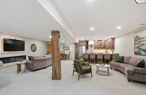 Greenwood House | Luxury Lodge +Guest House + Sleeps 14 + World Cup