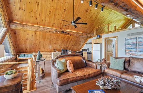 Greenwood House | Luxury Lodge +Guest House + Sleeps 14 + World Cup