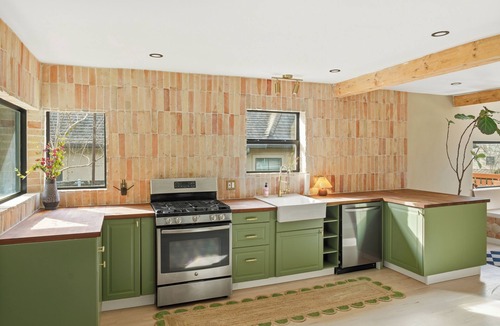 Little Forest Hills House | Luxury Lodge, Heated Magnesium Pool, Sauna & Cold Plunge