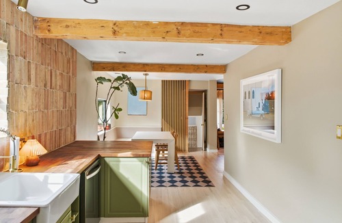 Little Forest Hills House | Luxury Lodge, Heated Magnesium Pool, Sauna & Cold Plunge