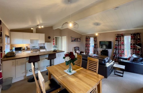 Molleston Apartment | Luxury lodge situated on a tranquil holiday park
