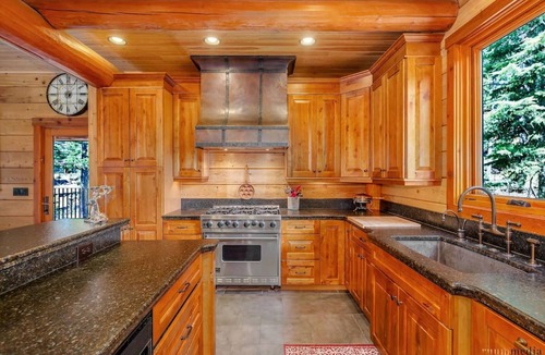 Government Camp House | Luxury Lodge with Hot Tub