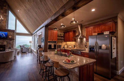 Winona Cabin | Luxury Lodge with Ride-In-Ride-Out Location - WiFi - Sweeping Mountain Views
