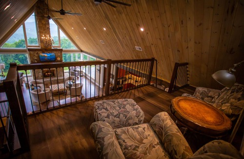 Winona Cabin | Luxury Lodge with Ride-In-Ride-Out Location - WiFi - Sweeping Mountain Views