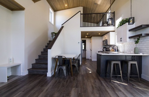 Manitou Beach House | LUXURY LOFT COTTAGE IN MANITOU BEACH