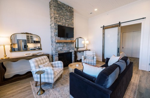 Jacksonville Apartment | Luxury Loft on Jacksonville’s Historic Square