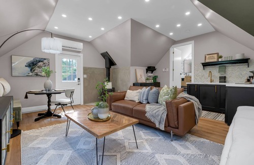 Fort Erie Apartment | Luxury Loft - Romantic Winter Retreat w/Hot Tub