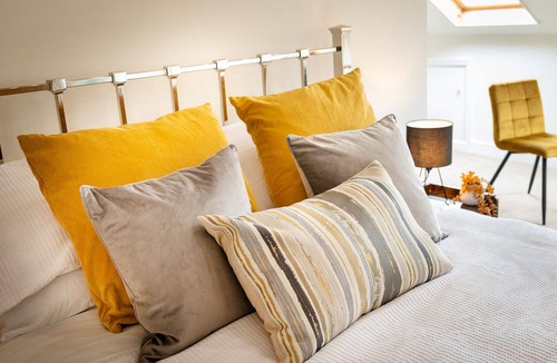 Whitehaven Apartment | Luxury Loft Studio Apartment - Town Centre