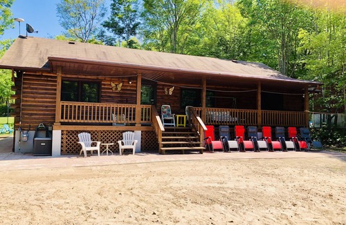 Lafontaine House | Luxury Log Cabin with work spaces, generator and car charger
