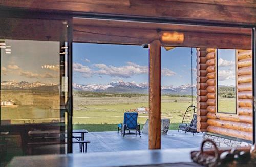 Tetonia House | Luxury Log Cabin Epic Views Hot Tub