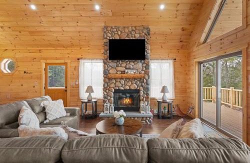 Schenevus Ski Chalet | Luxury Log Cabin Lakefront, Game room & Fire Pit,