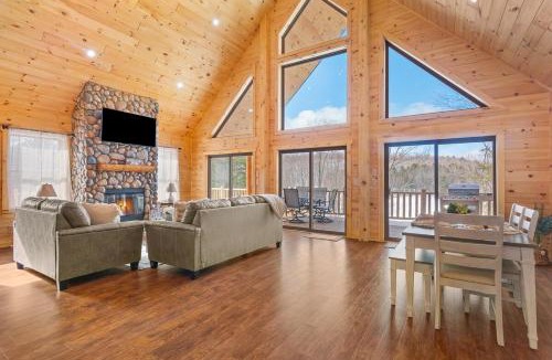 Schenevus Ski Chalet | Luxury Log Cabin Lakefront, Game room & Fire Pit,