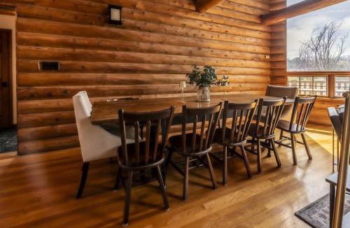 Goreville House | Luxury Log Cabin w Beach & Dock Sleeps 12