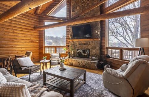 Goreville House | Luxury Log Cabin w Beach & Dock Sleeps 12