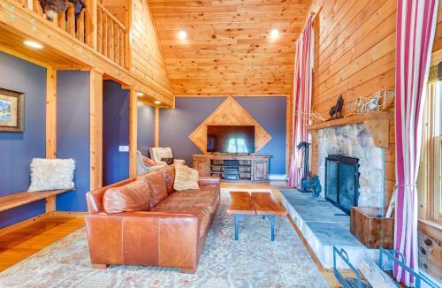 Hope House | Luxury Log Cabin w/EV Charger & Mtn Views!