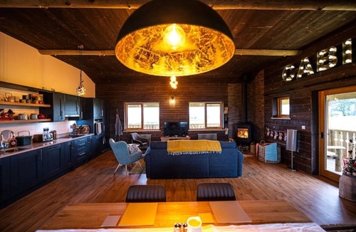 Stone in Oxney Cabin | Luxury Log Cabin with a Hot Tub