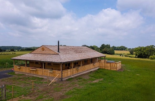 Stone in Oxney Cabin | Luxury Log Cabin with a Hot Tub