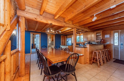 Mountainside House | Luxury Log Chalet Overlooking Deep Creek w/Hot Tub