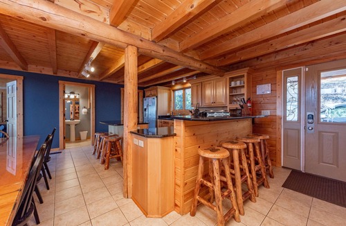 Mountainside House | Luxury Log Chalet Overlooking Deep Creek w/Hot Tub