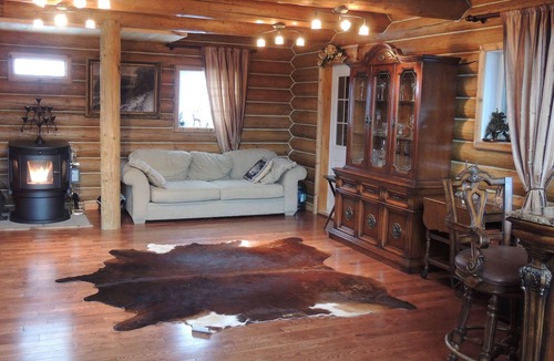 Glen Huron Cottage | Luxury Log Cottage & Sauna On Private Trout Lake